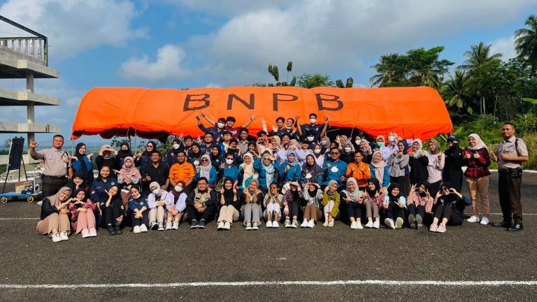 Foto bersama dosen UNPAD dan BNPB